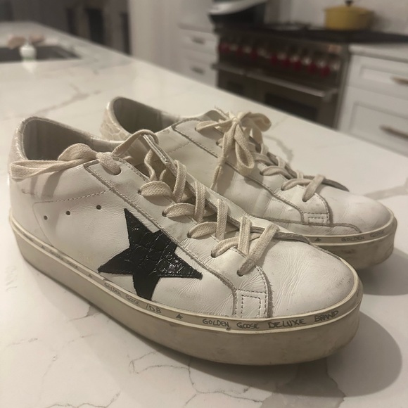 Lightly warn classic Golden Goose sneakers - Picture 1 of 6